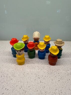 VINTAGE FISHER-PRICE LITTLE PEOPLE - Cowboys & Indians